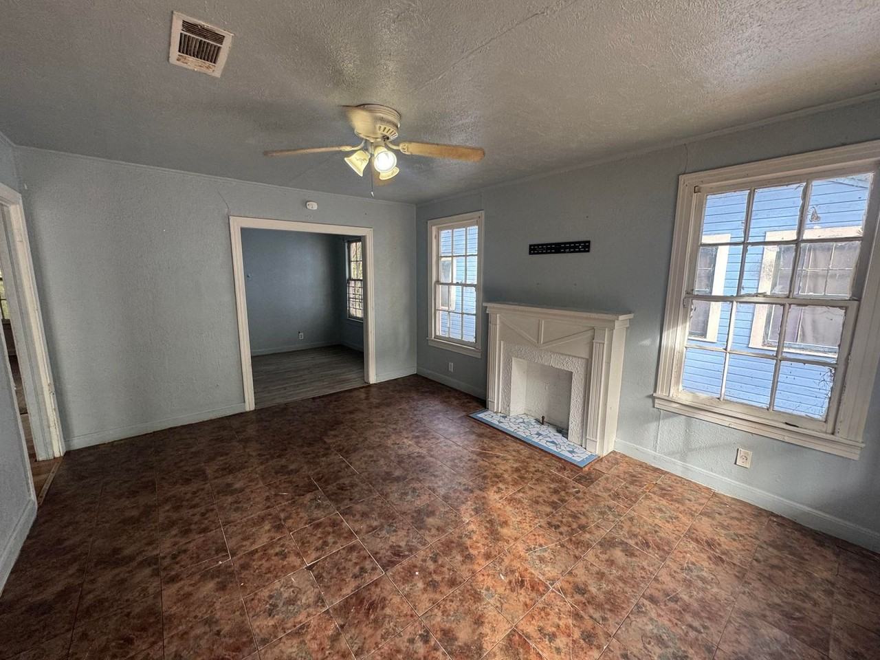 6114 Southern Ave - Photo 2 of 11