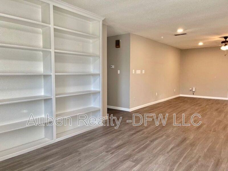 206 Honey Bee Dr - Photo 5 of 25