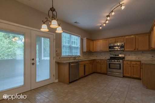 13574 Weycroft Cir - Photo 3 of 25