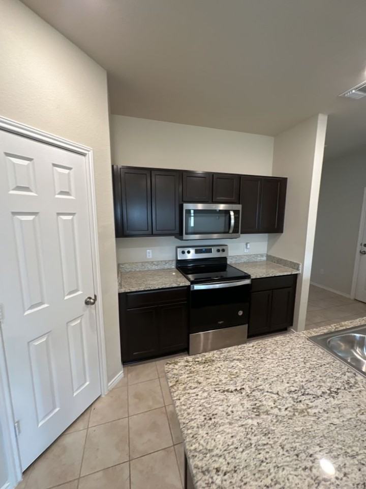 5902 Amelia Earhart Blvd - Photo 4 of 18