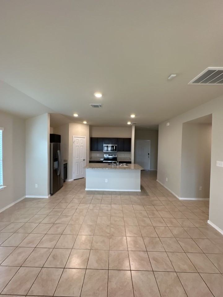 5902 Amelia Earhart Blvd - Photo 5 of 18