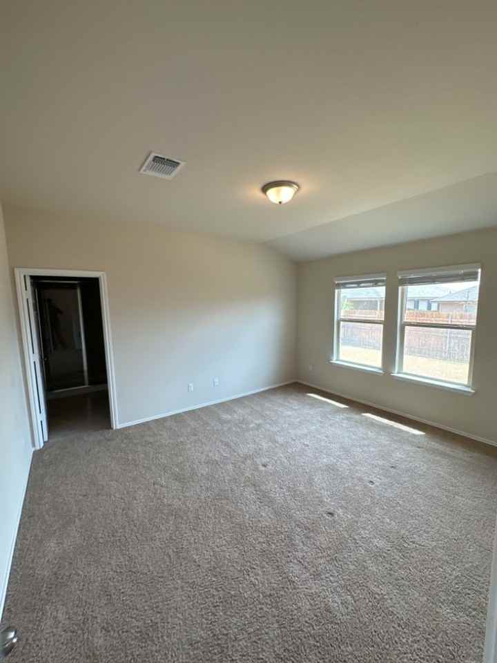 5902 Amelia Earhart Blvd - Photo 6 of 18