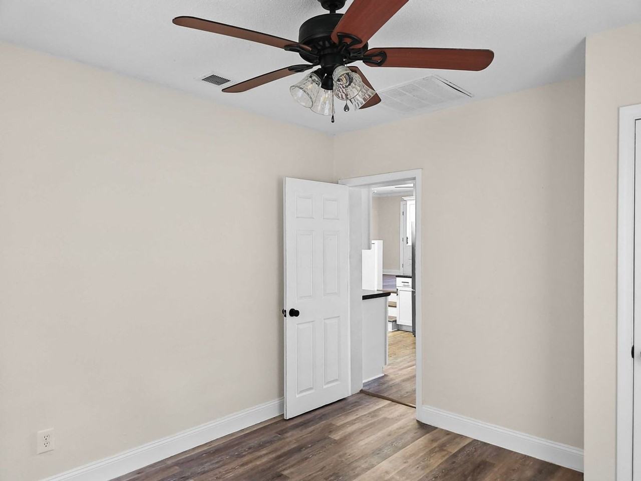 962 N Lloyd St - Photo 7 of 15
