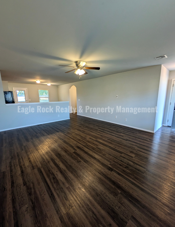 1409 S 31st St - Photo 3 of 32