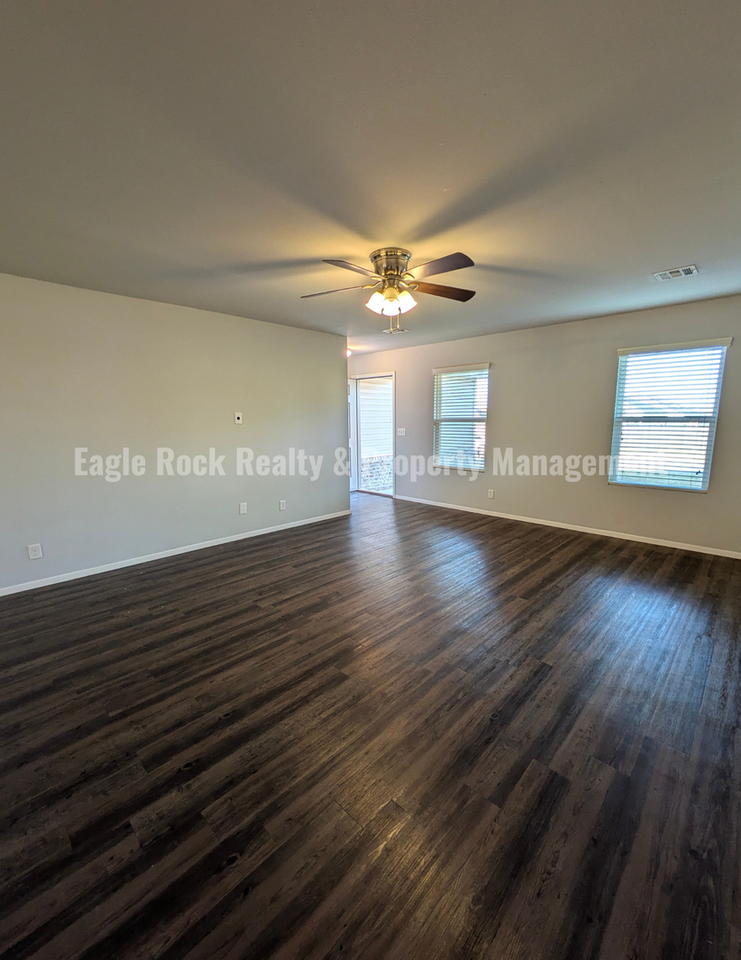 1409 S 31st St - Photo 4 of 32