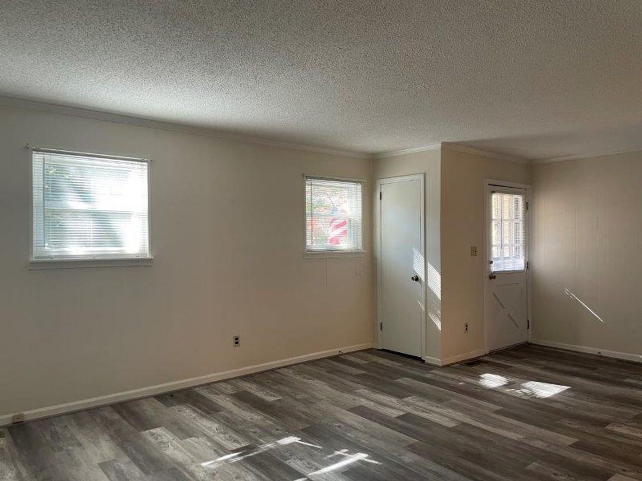 2519 Hawksbury Ln - Photo 6 of 31