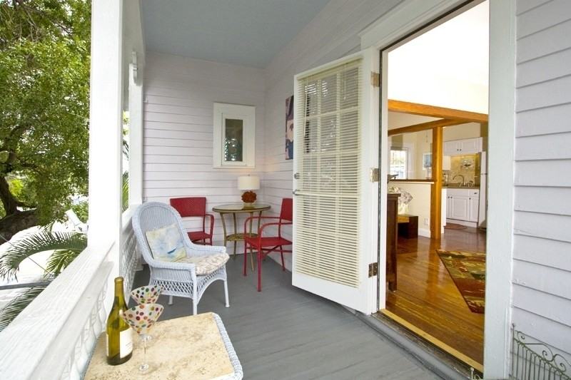 327 Margaret St - Photo 2 of 19