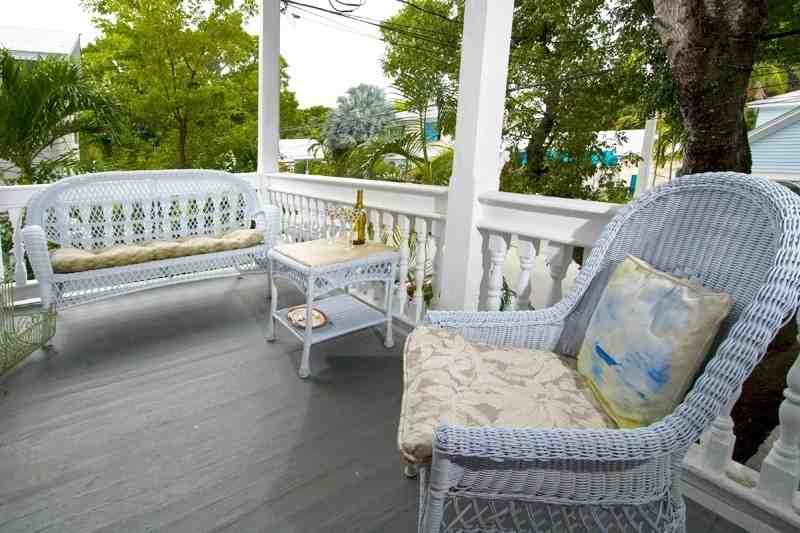 327 Margaret St - Photo 3 of 19