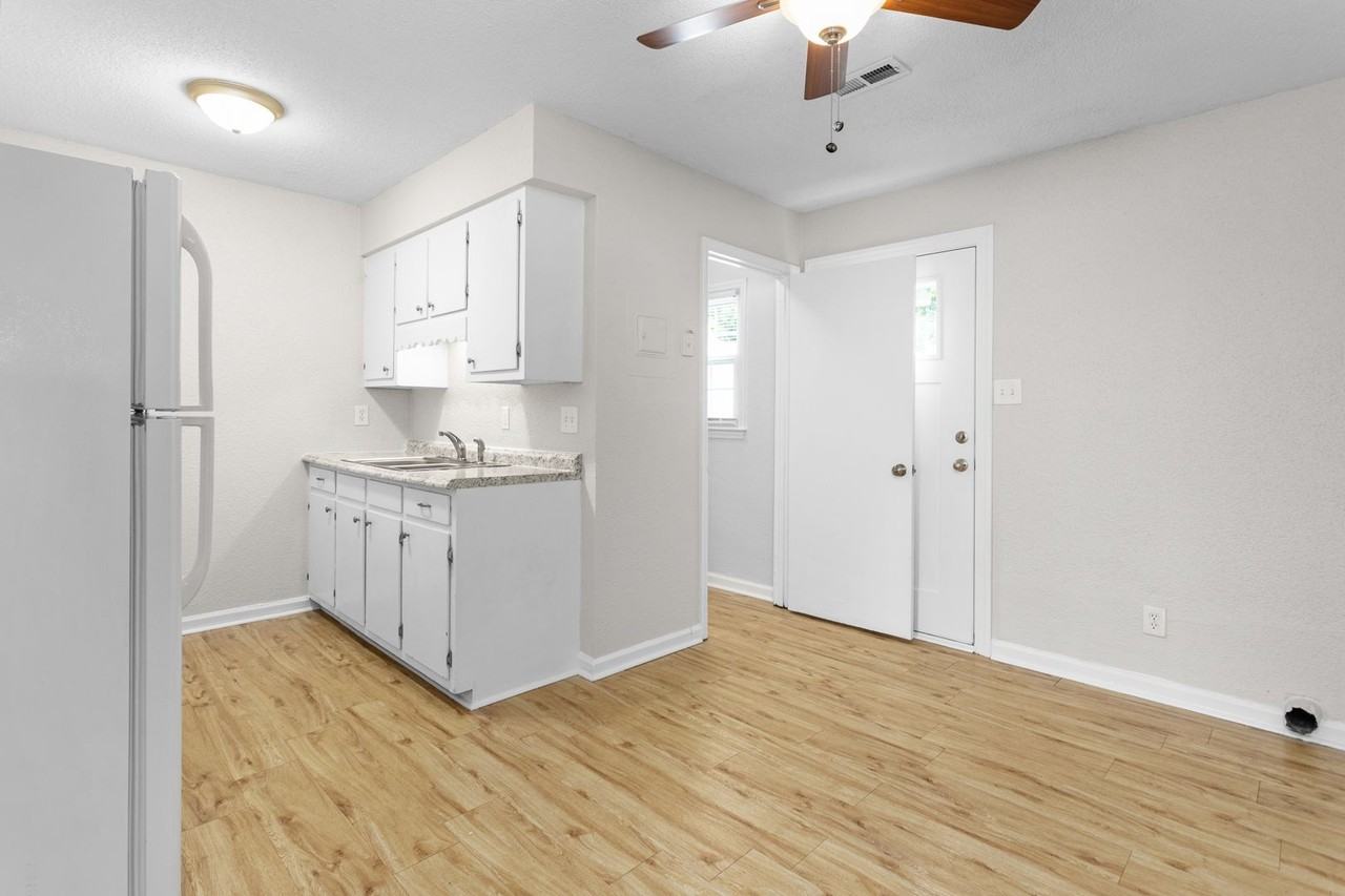 Emerald Court / Diamond Square - Photo 4 of 50