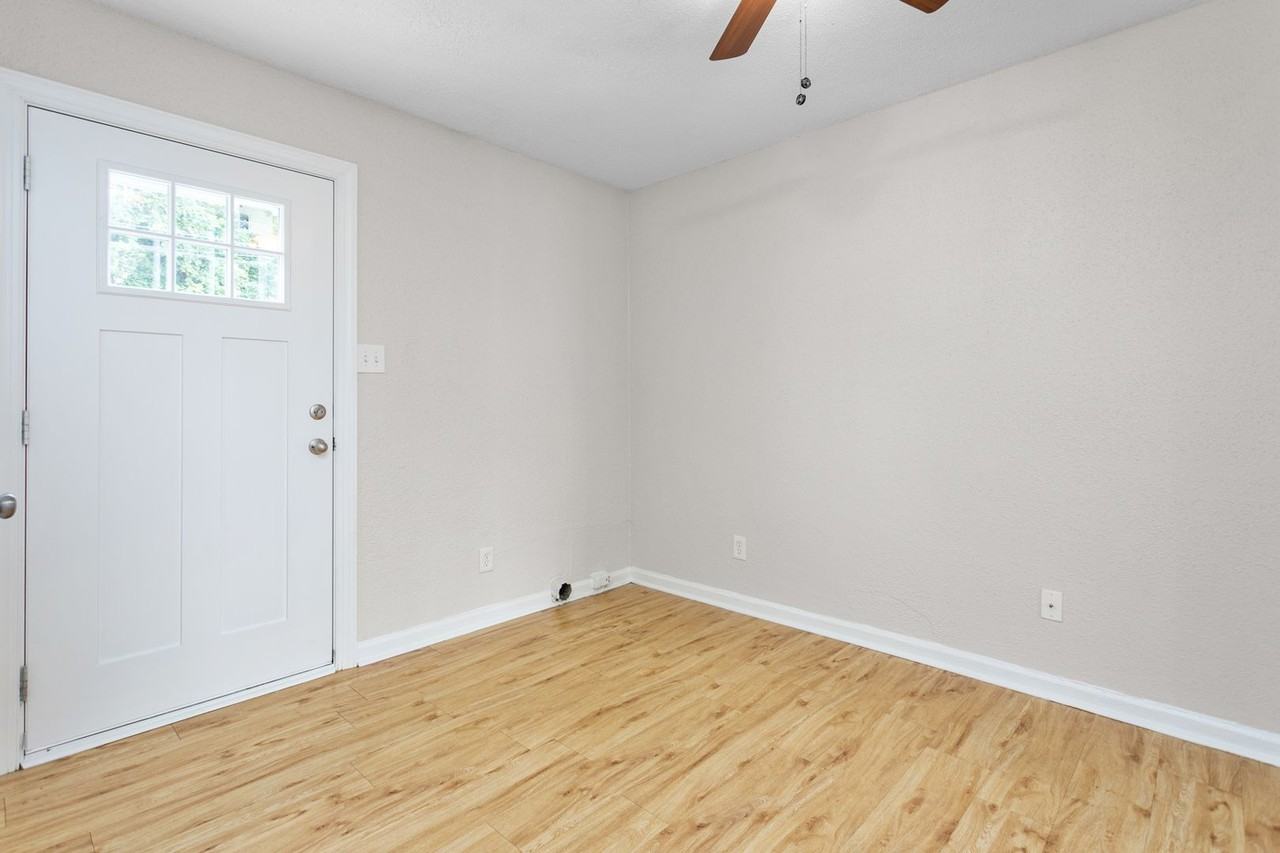 Emerald Court / Diamond Square - Photo 5 of 50