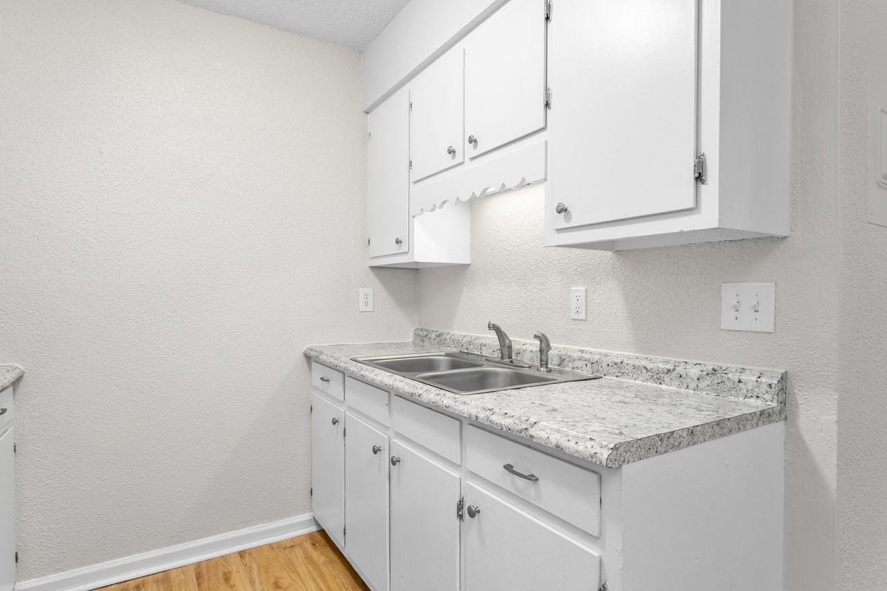 Emerald Court / Diamond Square - Photo 6 of 50