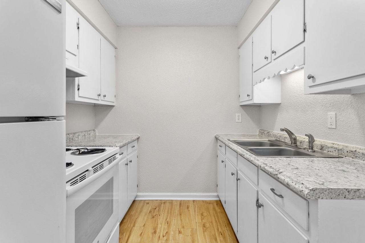 Emerald Court / Diamond Square - Photo 7 of 50