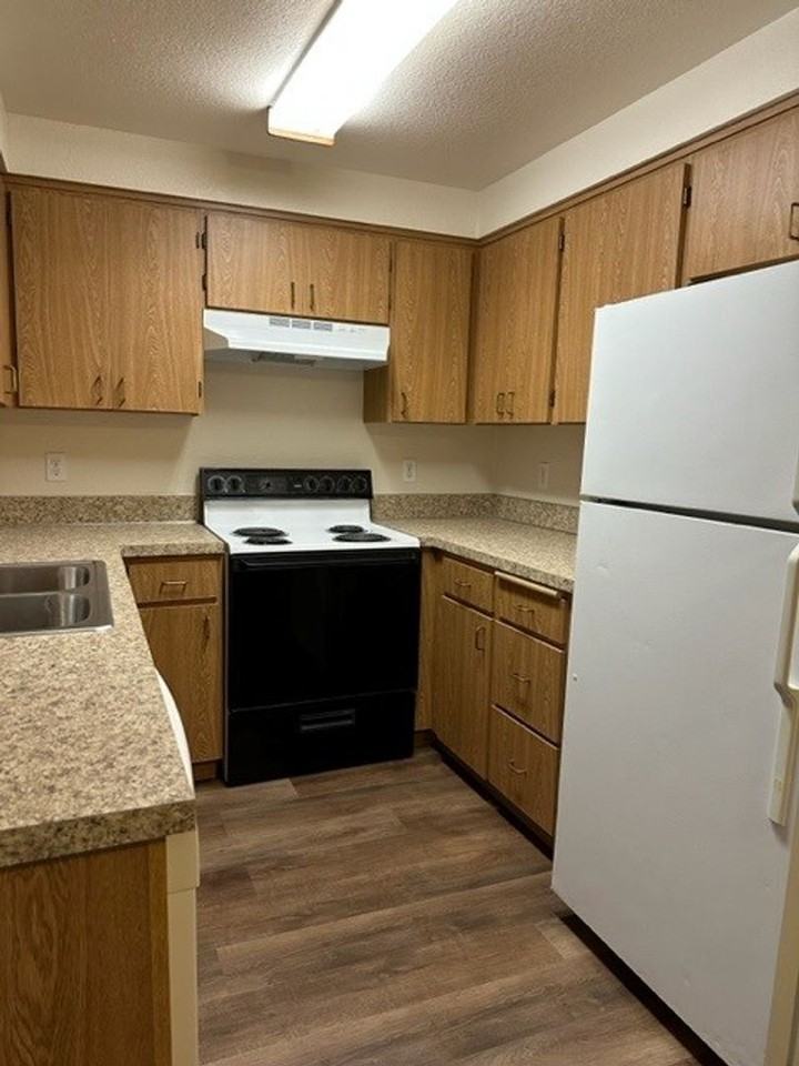 001a-Wyatt Lee - Photo 4 of 15