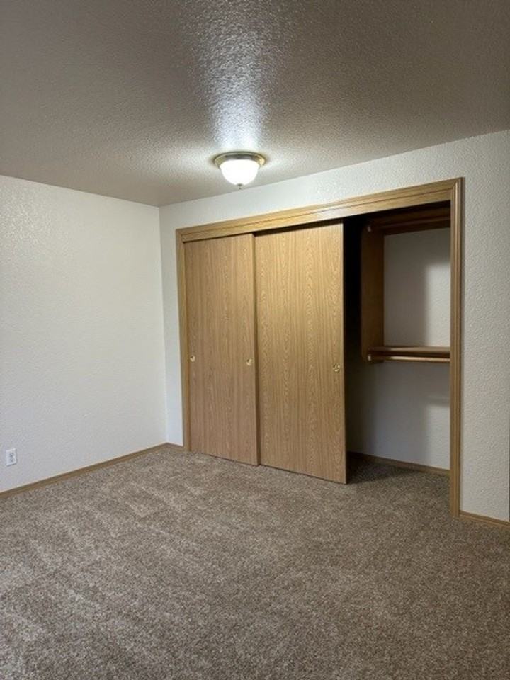 001a-Wyatt Lee - Photo 7 of 15