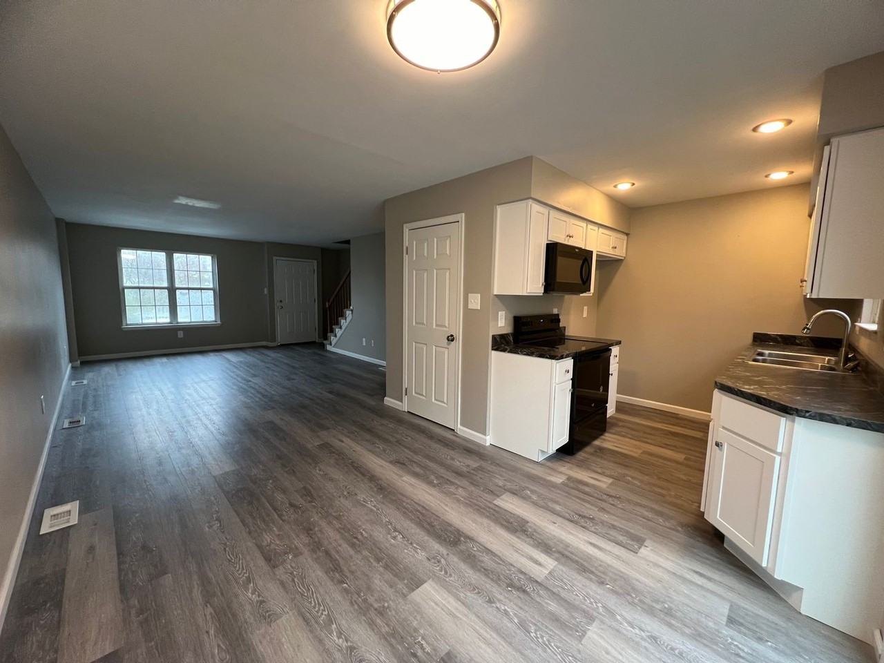 504 Old Forge Dr - Photo 3 of 12