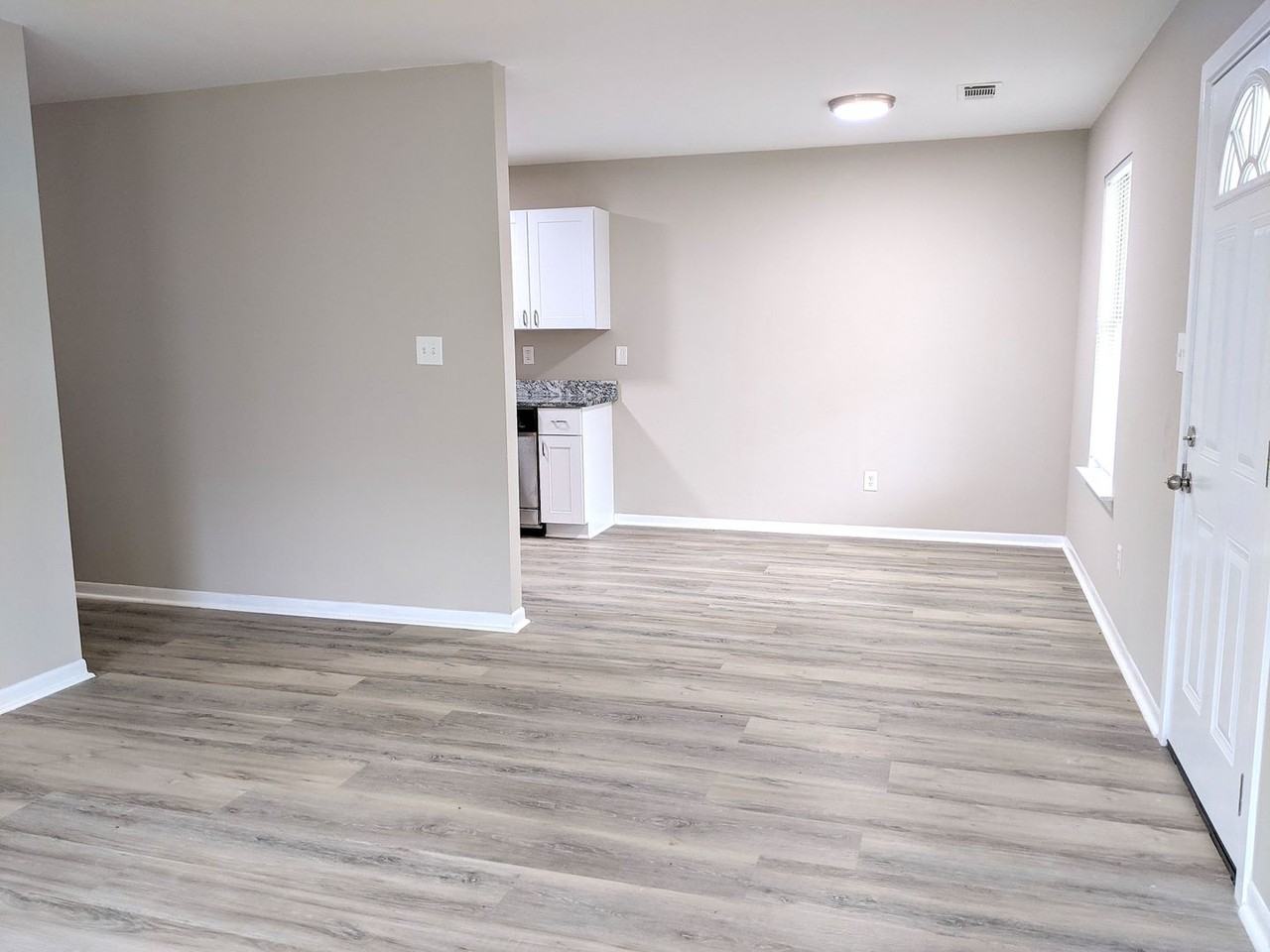 1111 Phoenix St - Photo 4 of 16