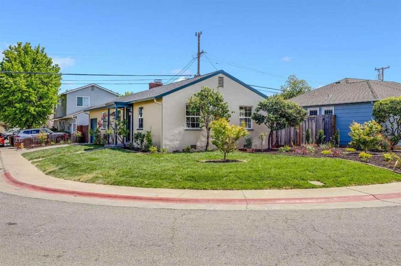 948 E Grant Pl - Photo 3 of 13