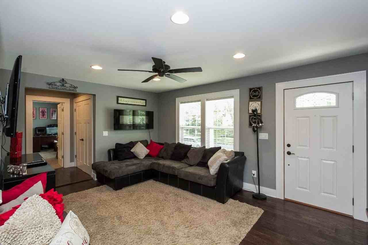 904 Fairchild St - Photo 4 of 26