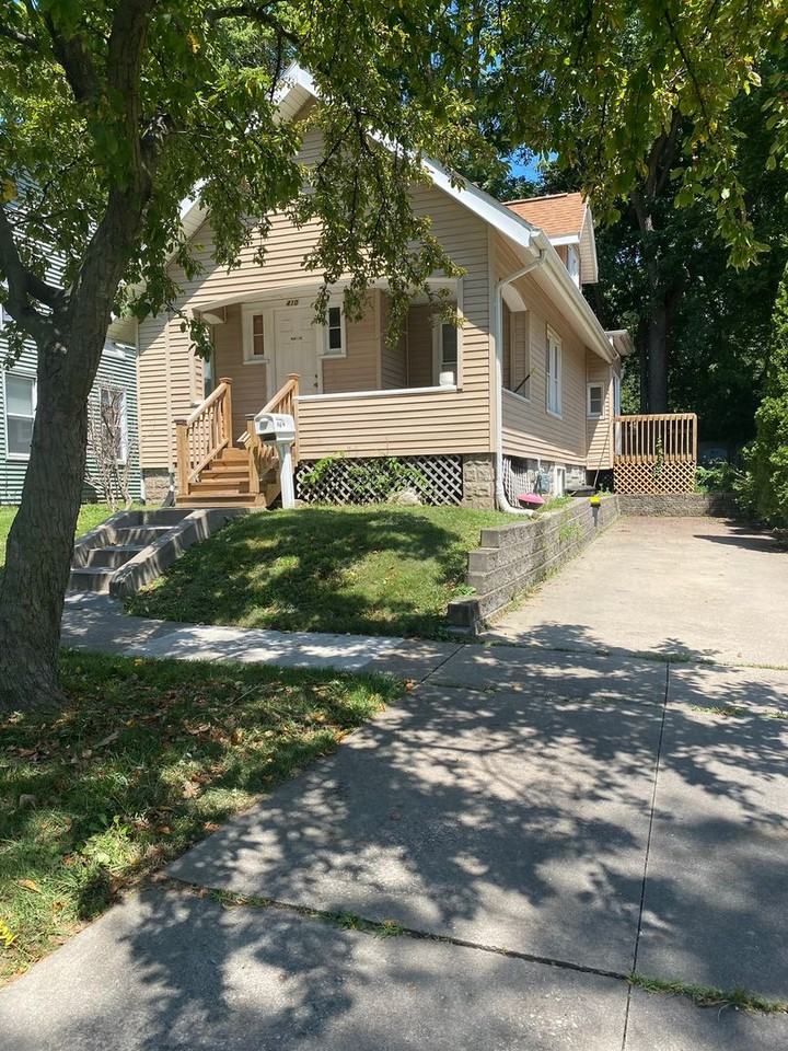 410 Church St - Photo 5 of 27