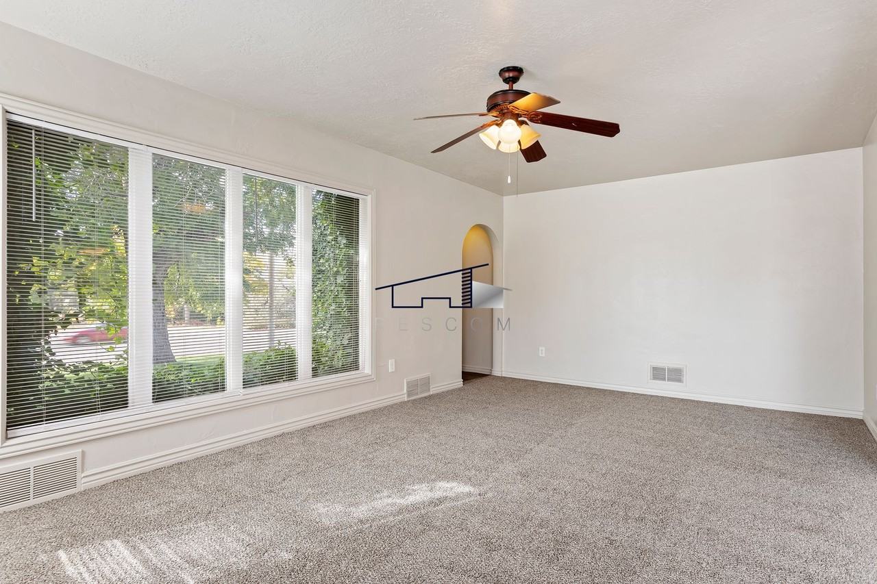 352 Harrison Boulevard - Photo 3 of 26