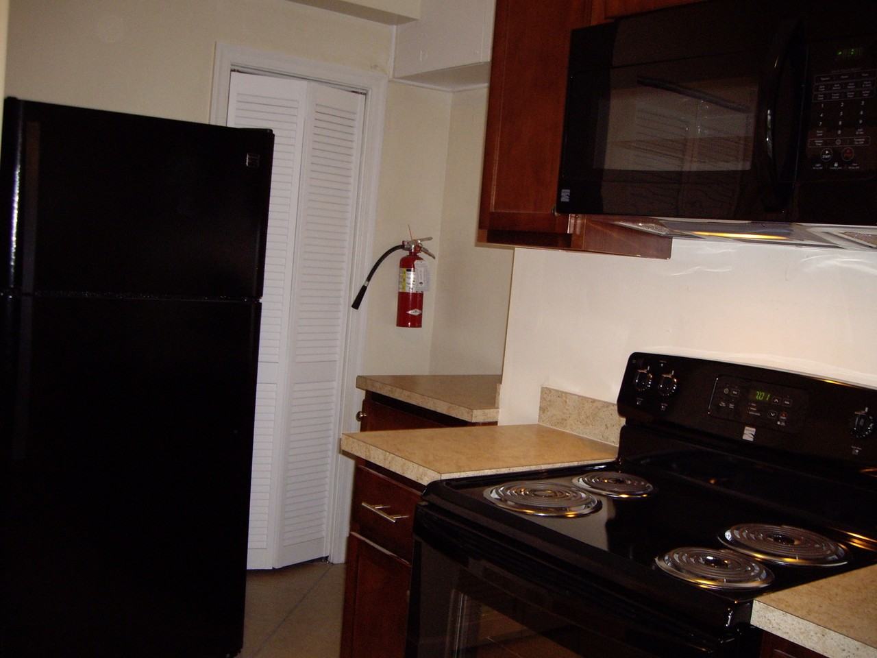 1123 Sw 5th Ave - Photo 3 of 9