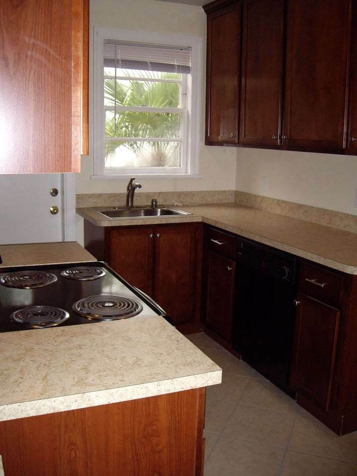 1123 Sw 5th Ave - Photo 4 of 9