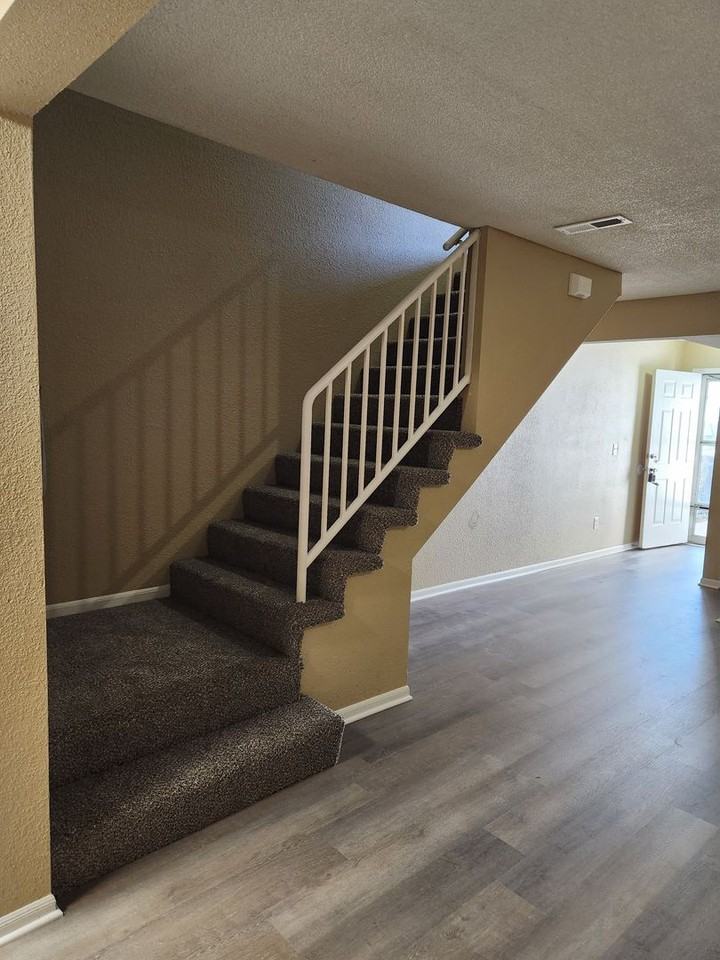 931 Mulberry St - Photo 3 of 11