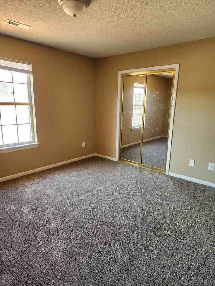 931 Mulberry St - Photo 4 of 11