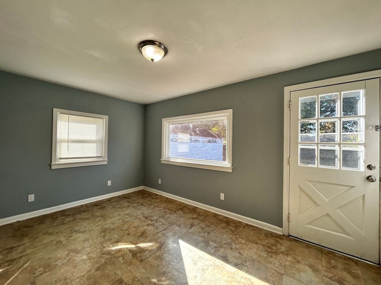 611 Muskogee Ave - Photo 2 of 23