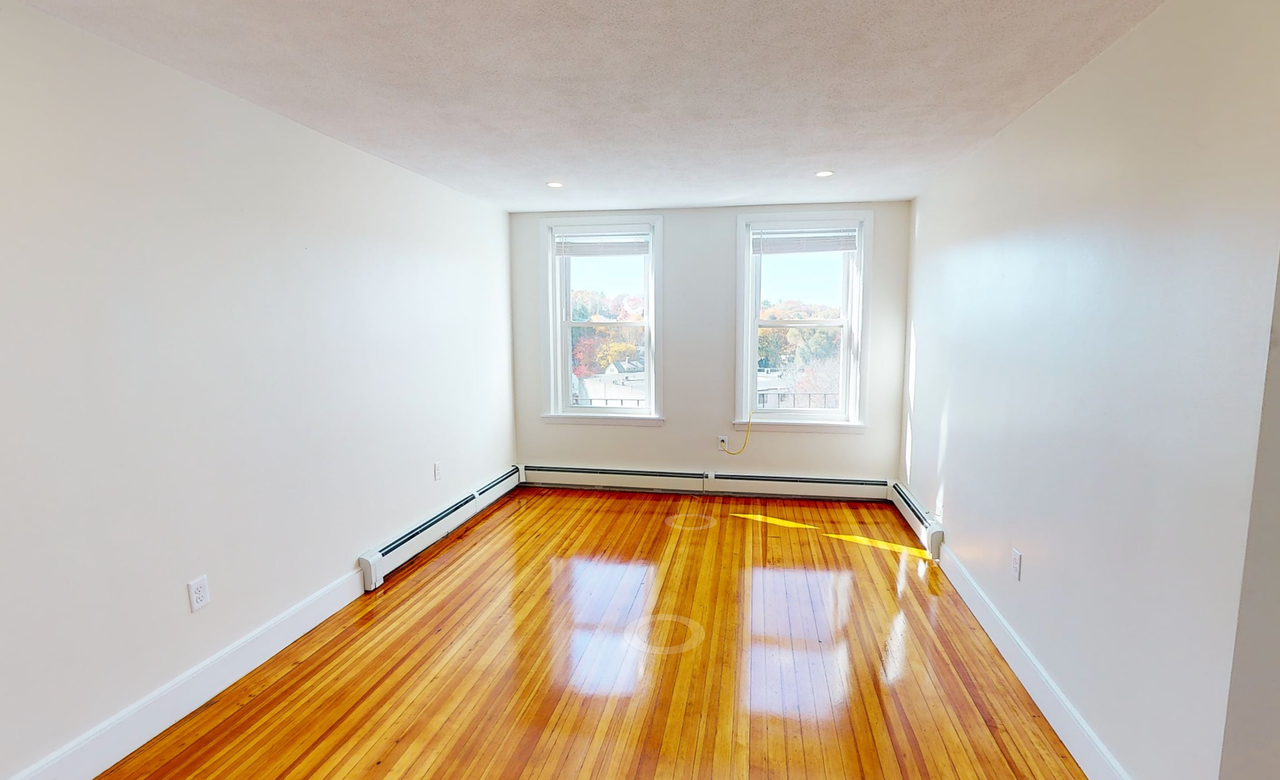 312 Tappan St - Photo 5 of 8