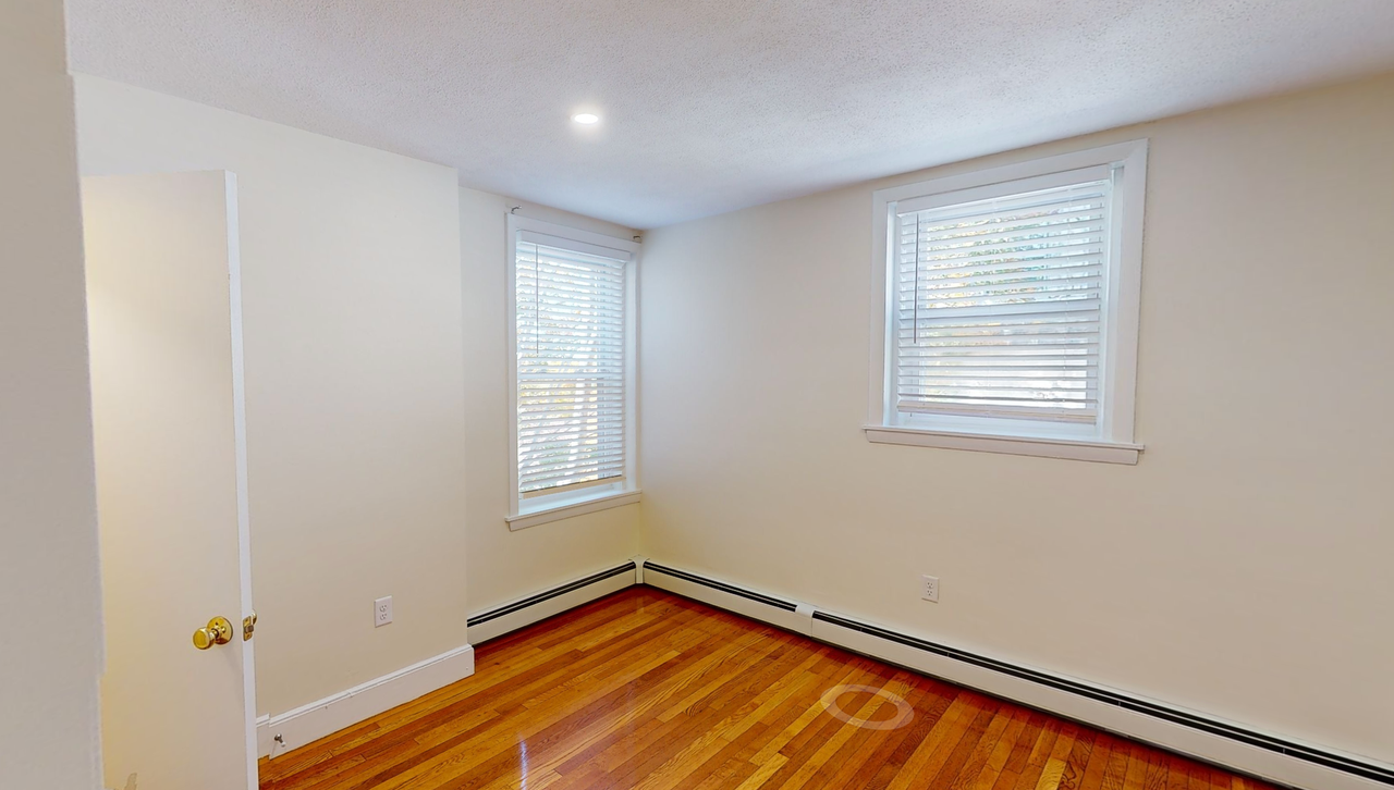 312 Tappan St - Photo 6 of 8