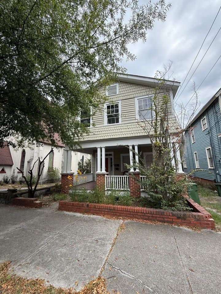 218 N 6th St - Photo 2 of 5