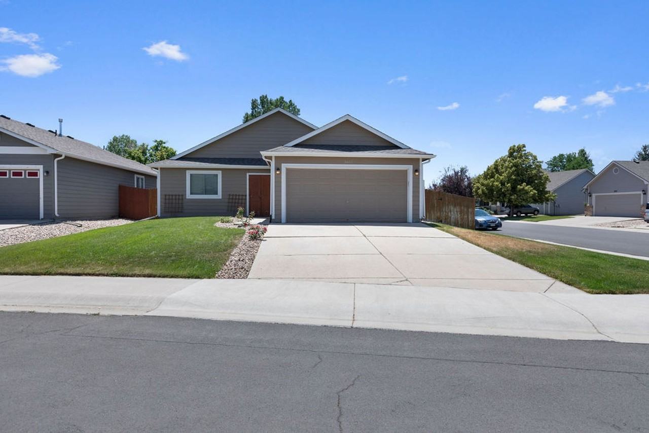 3803 Bonneymoore Dr - Photo 2 of 24