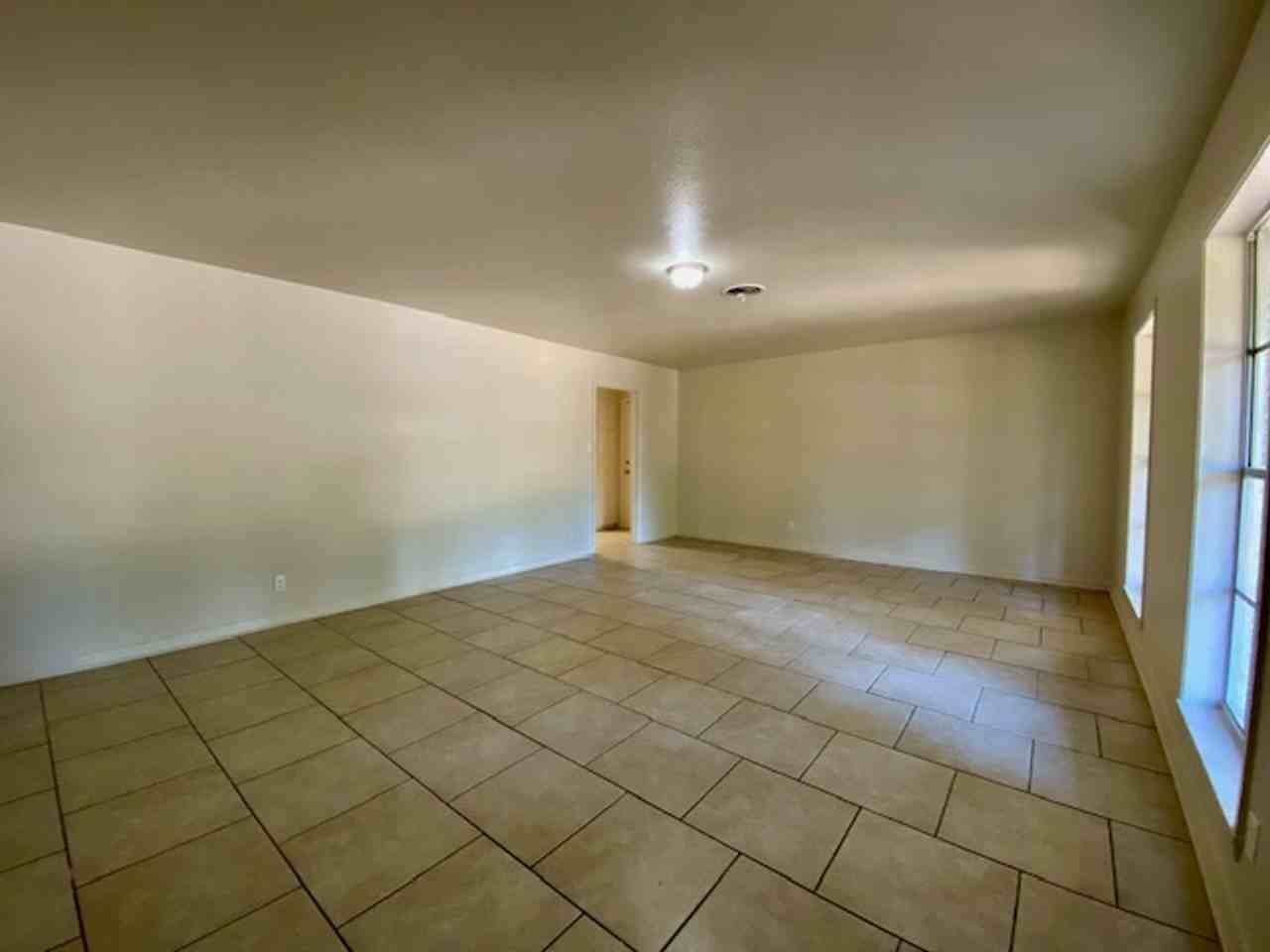 3914 La Rue St - Photo 2 of 14