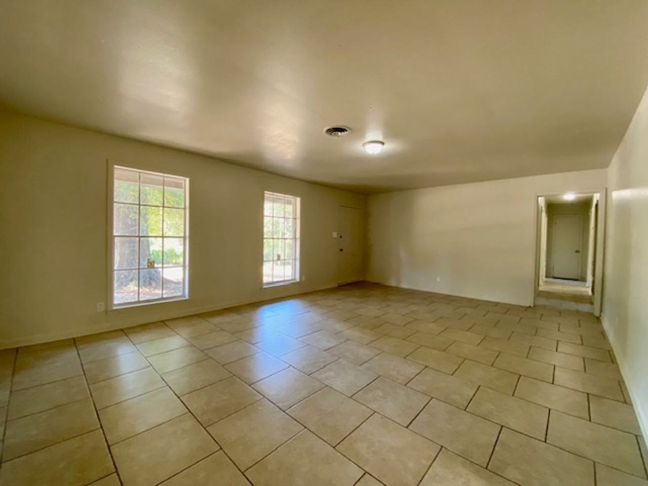 3914 La Rue St - Photo 3 of 14