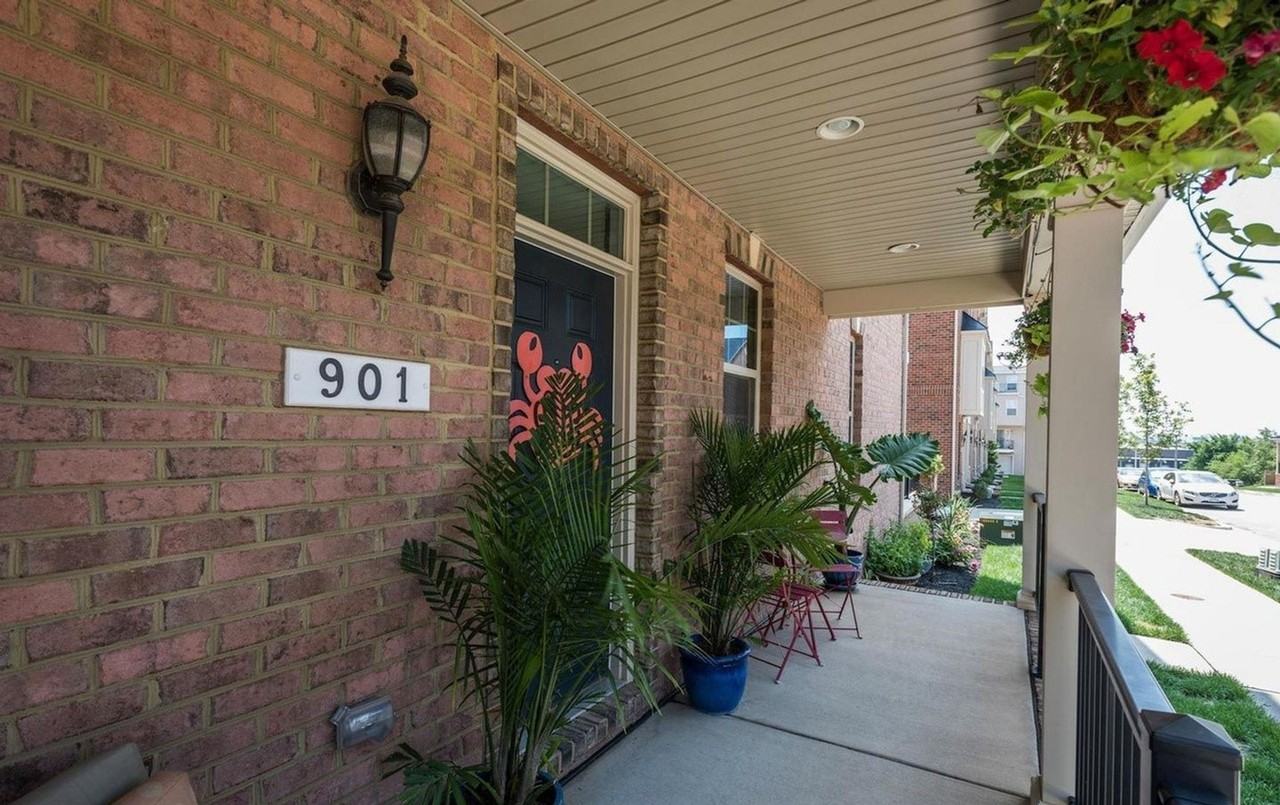 901 S Macon St - Photo 3 of 27