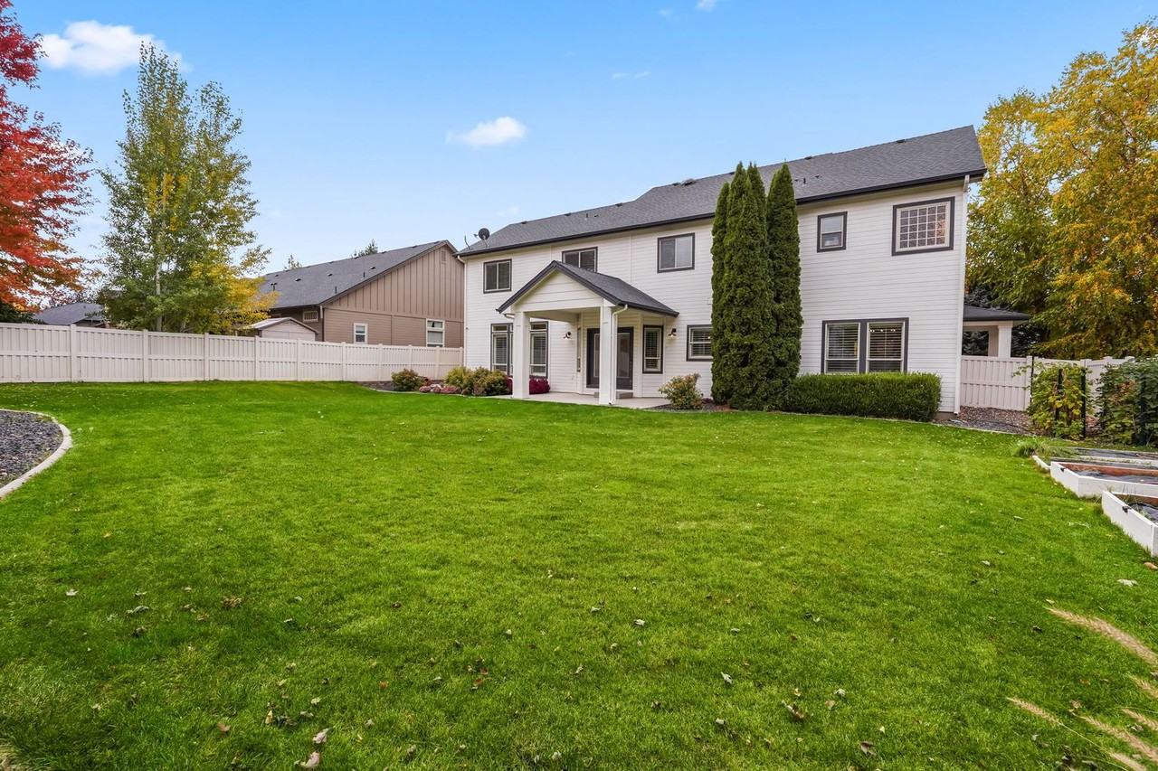 2834 S Garibaldi Ave - Photo 2 of 24