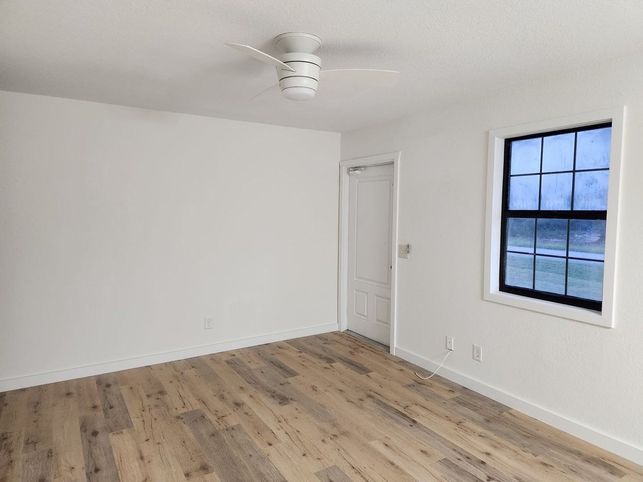 3820 20th St W - Photo 2 of 18
