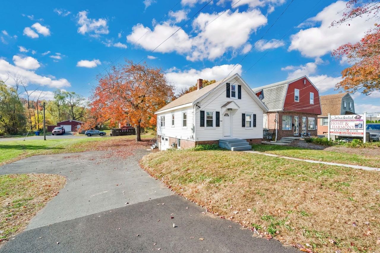 1208 Farmington Ave - Photo 3 of 26