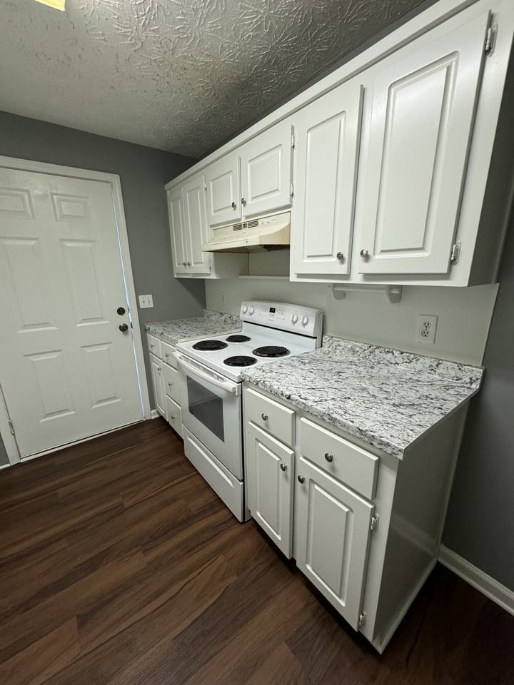 330 Lee Trail - Photo 2 of 5