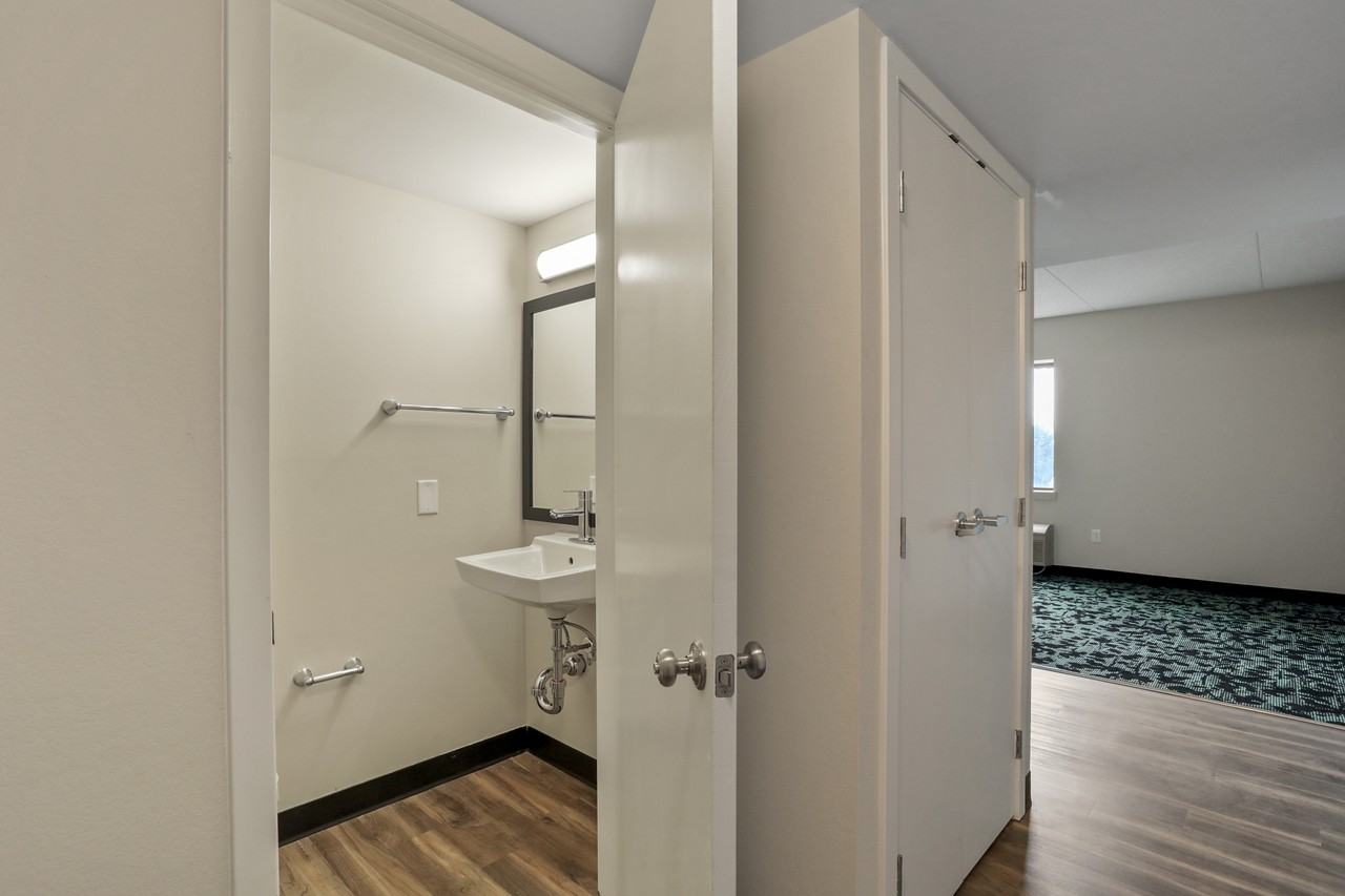 233 Lowe Drive - 404 - Photo 3 of 16