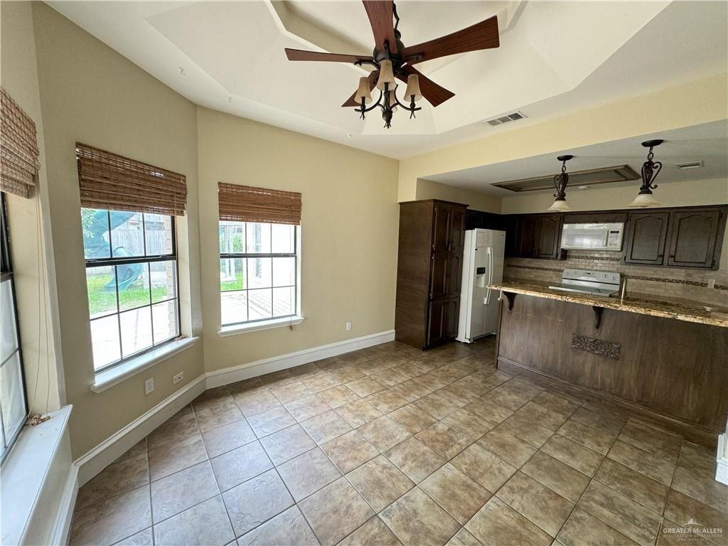 3817 Nightingale Ave - Photo 3 of 11