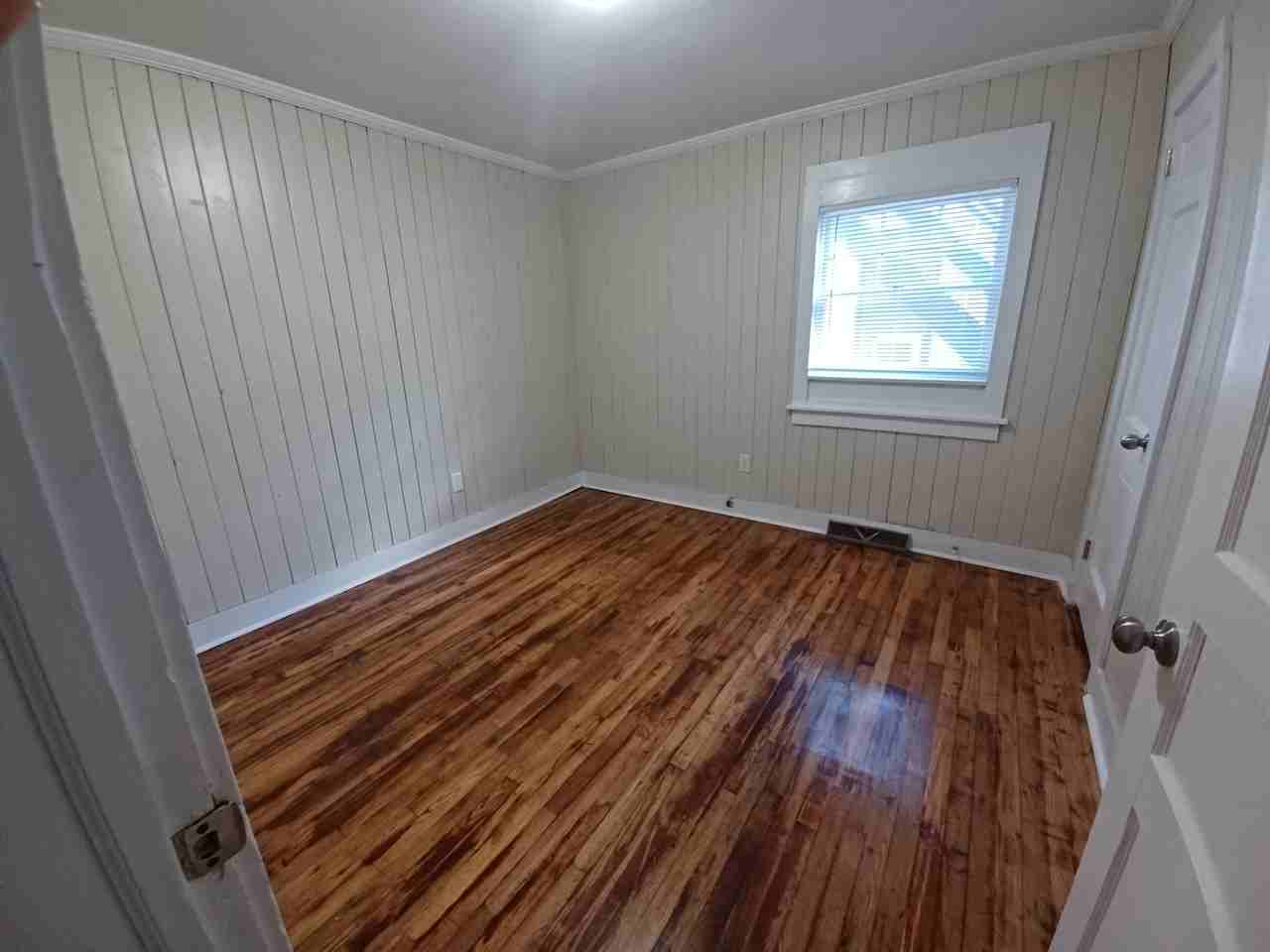 306 Maplewood Ave Ne #A - Photo 4 of 7