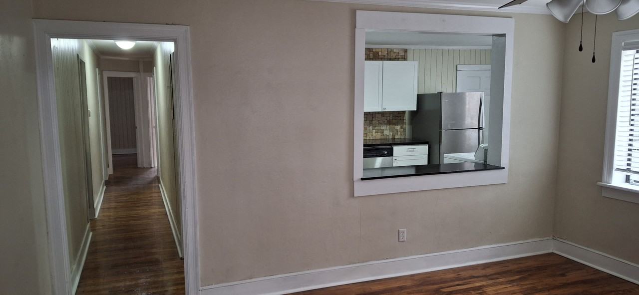 306 Maplewood Ave Ne #A - Photo 7 of 7