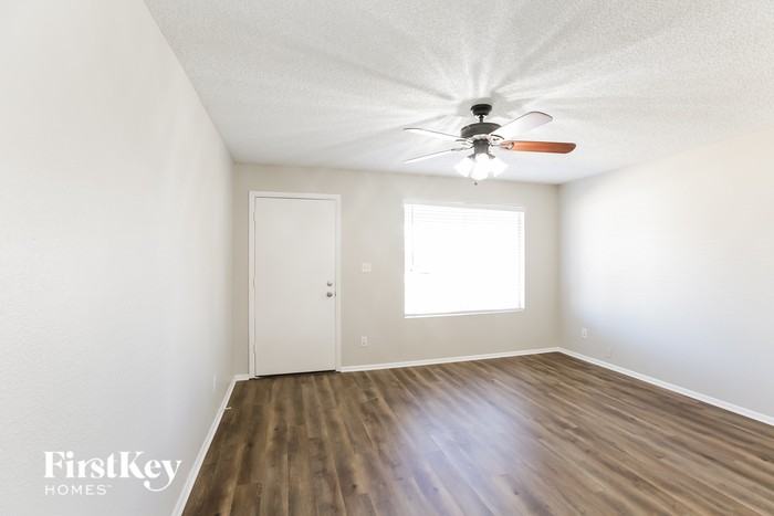 4537 W Sierra St - Photo 3 of 16