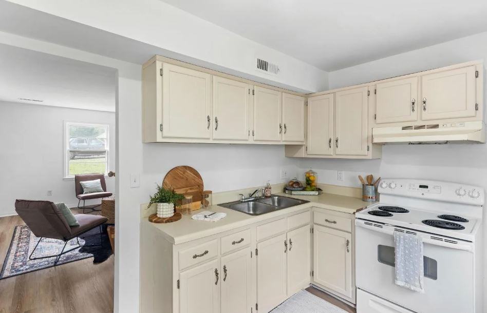 Wallace Ave Ne #1629 - Photo 5 of 16