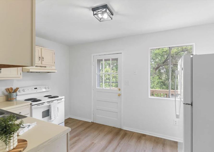 Wallace Ave Ne #1629 - Photo 4 of 16