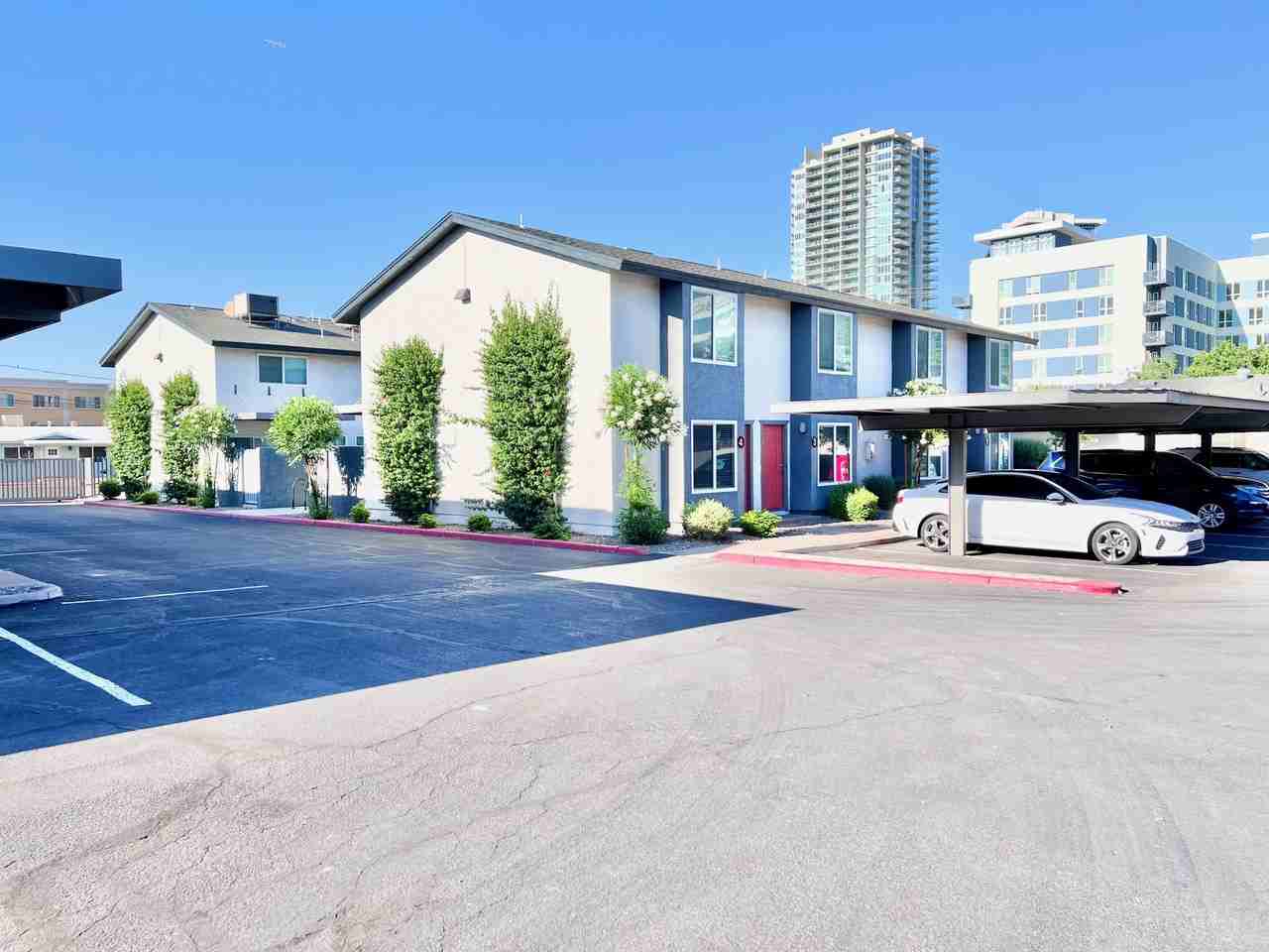 419 W 7th St #5 - Photo 3 of 41