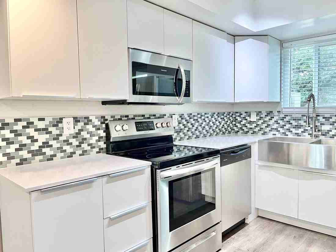 419 W 7th St #5 - Photo 5 of 41