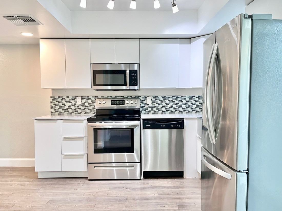 419 W 7th St #5 - Photo 7 of 41